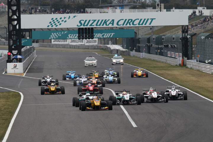 17周の決勝レースがスタートした