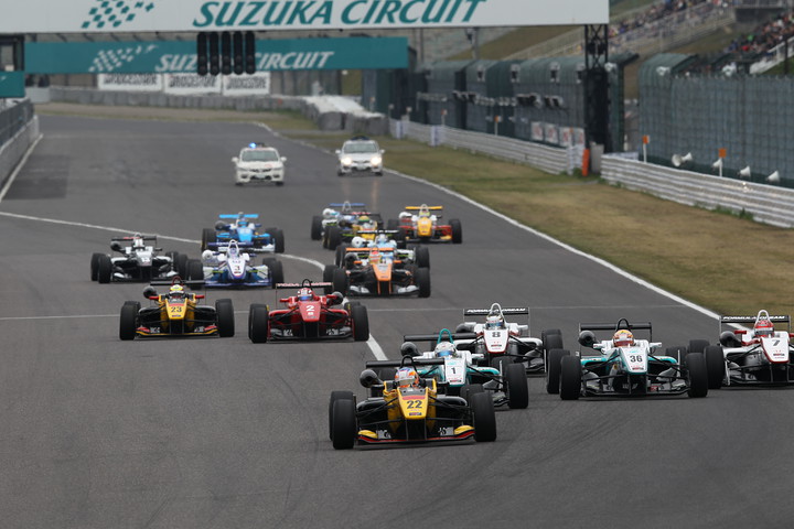 17周の決勝レースがスタートした