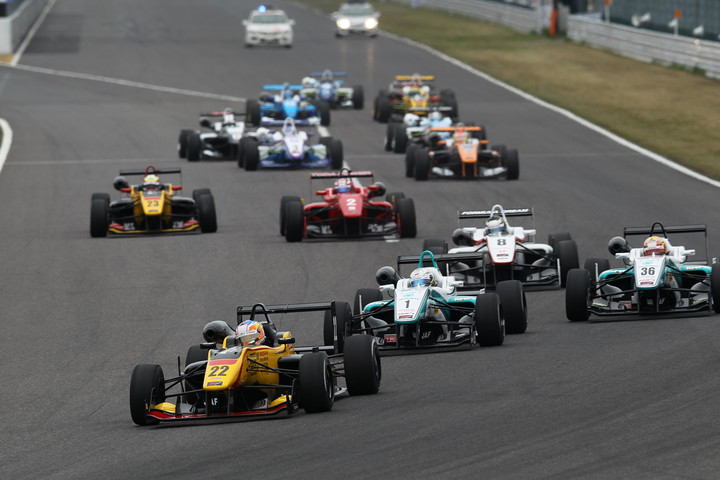 17周の決勝レースがスタートした