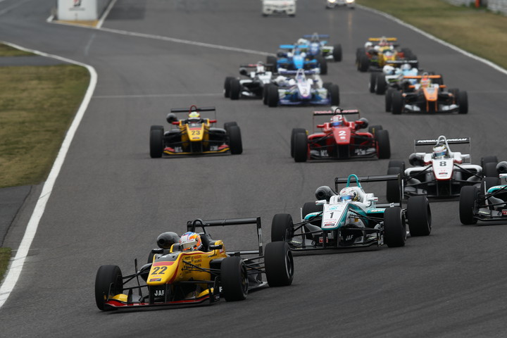 17周の決勝レースがスタートした