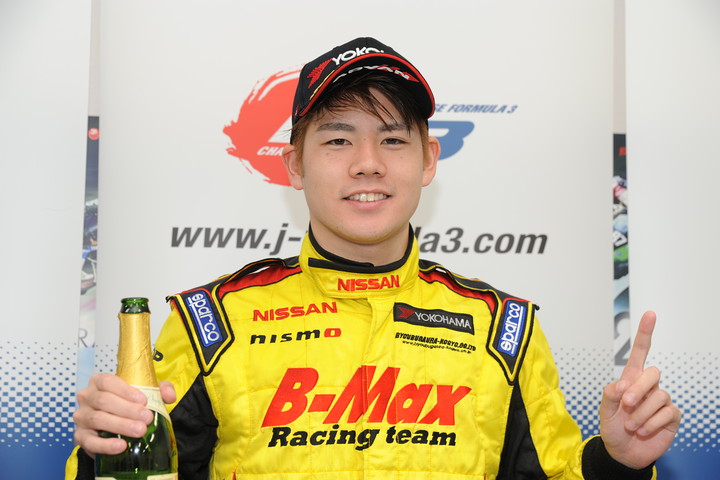 総合優勝の高星明誠（B-MAX）