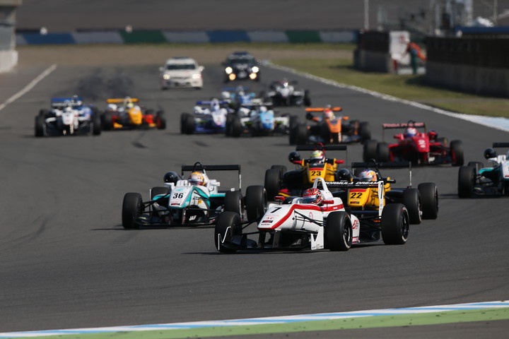 14周の決勝レースがスタートした