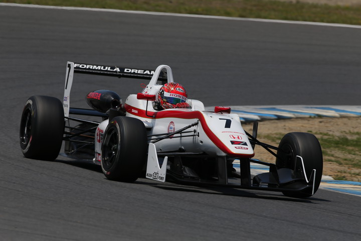 ポールポジションは松下信治（HFDP RACING F312）