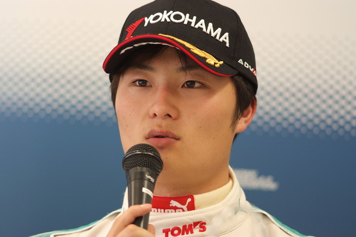 決勝記者会見: 2位の山下健太（PETRONAS TOM'S F314）