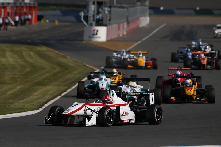 20周の決勝レースがスタートした