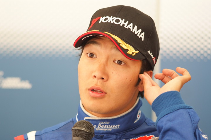 決勝記者会見: Nクラス優勝の久保凛太郎（CG ROBOTル・ボーセF308）