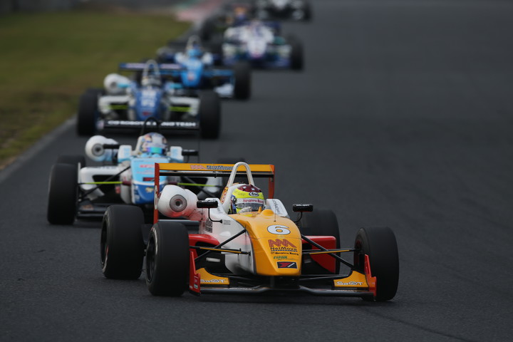 スタートでNクラストップに立ったのは小泉洋史（Net Move Hanashima Racing）