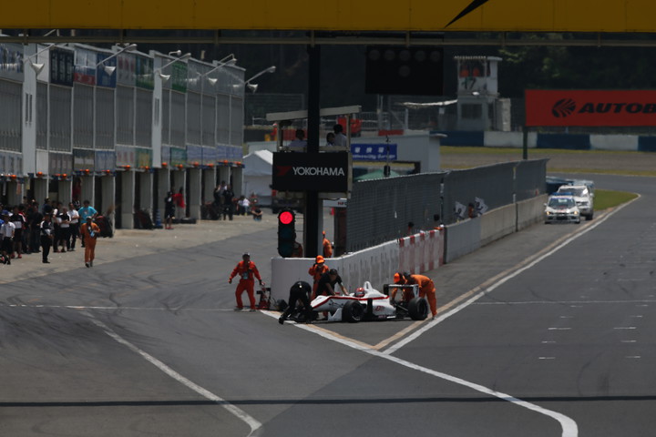 松下信治、フォーメーションラップをスタートできず、ピットに押し戻される
