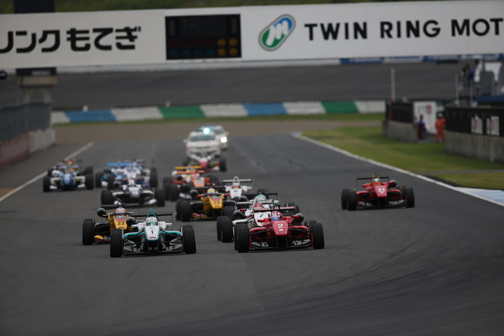 14周の決勝レースがスタートした