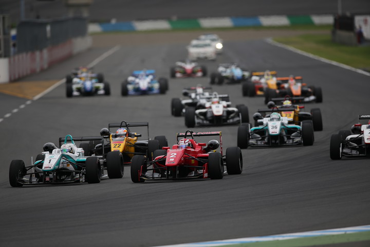 14周の決勝レースがスタートした