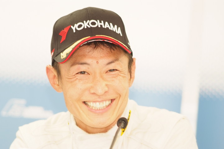 決勝記者会見: Nクラス優勝の小泉洋史（Net Move Hanashima Racing）