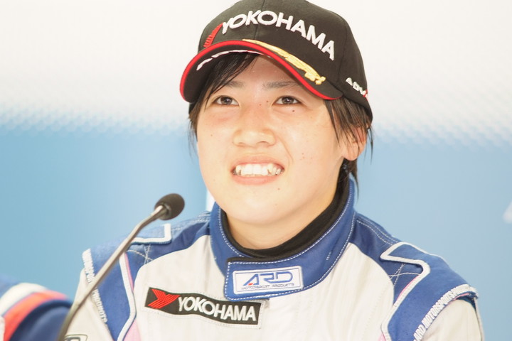 決勝記者会見: Nクラス2位の三浦愛（EXEDY RACING F307）