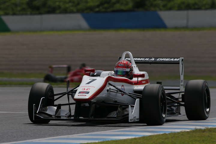 決勝2位は松下信治（HFDP RACING）