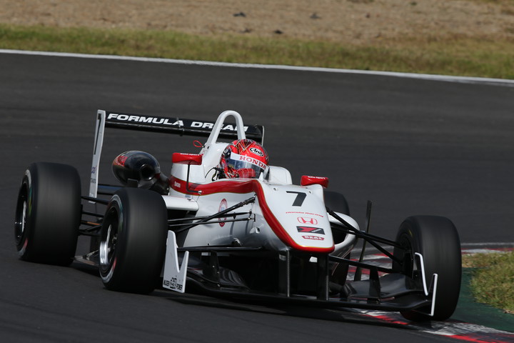 ポールポジションは松下信治（HFDP RACIN）