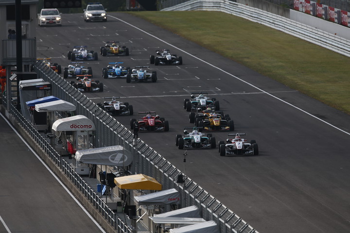 18周の決勝レースがスタートした