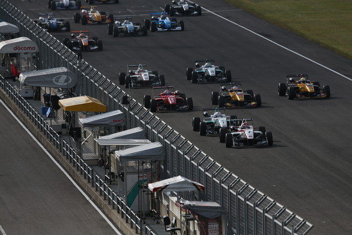 18周の決勝レースがスタートした