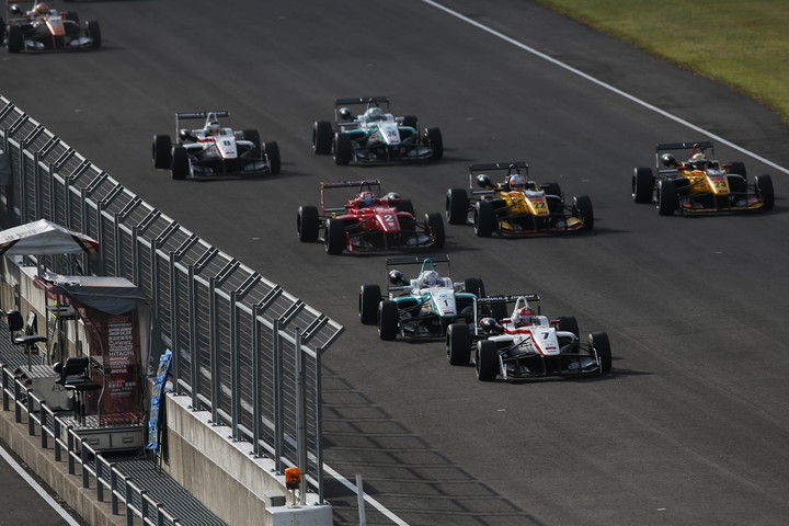 18周の決勝レースがスタートした