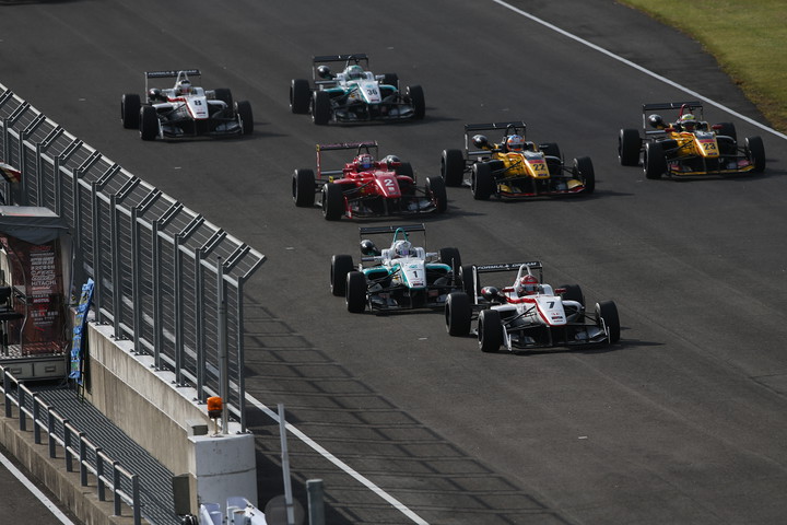 18周の決勝レースがスタートした