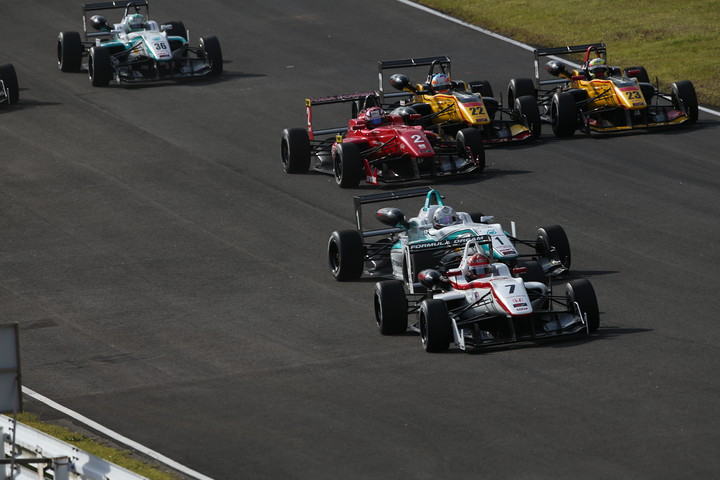 18周の決勝レースがスタートした