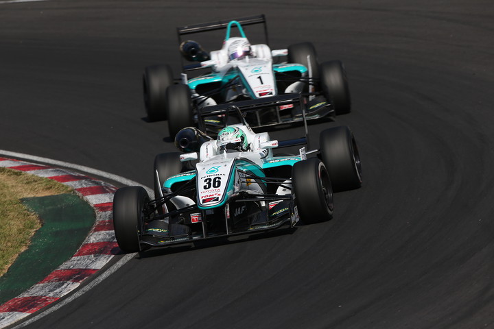 山下健太と勝田貴元のPETRONAS TEAM TOM'Sチームメート同士の争い