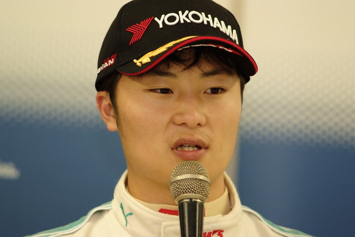 決勝記者会見: 2位の山下健太（PETRONAS TEAM TOM'S）