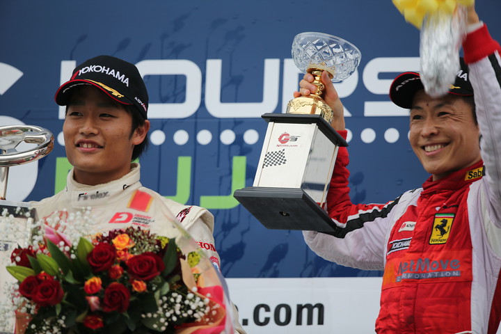 このレースで総合のチャンピオンを決めた松下信治とNクラスのチャンピオンを決めた小泉洋史