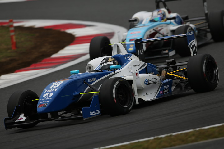 湯澤翔平vs久保凛太郎。この後、両者は接触してともにリタイア