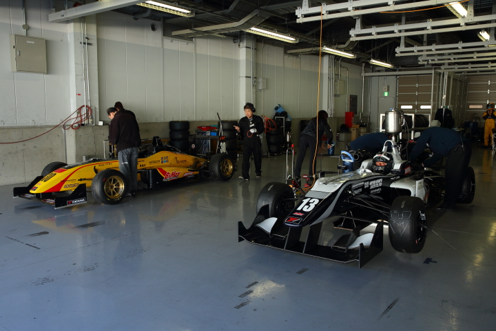 合同テスト鈴鹿: B-MAX Racing Teamのピット