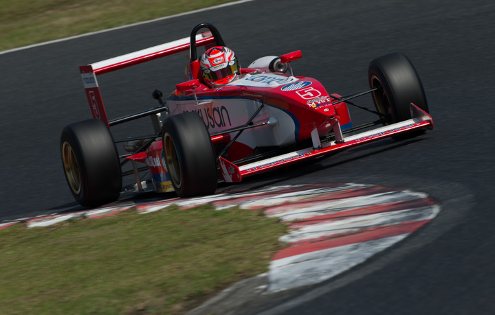 総合のポールポジションは牧野任祐（マルサンミスト制動屋Rn・SPORTS）