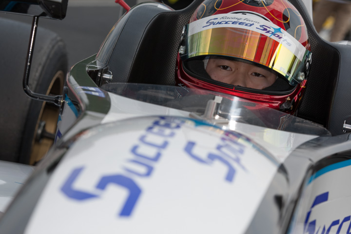 スターティンググリッド上の平木湧也（SUCCEED SPORTS F108）