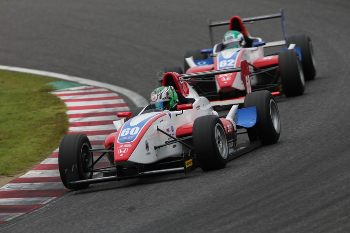 レース終盤、石川京侍と福住仁嶺の争い