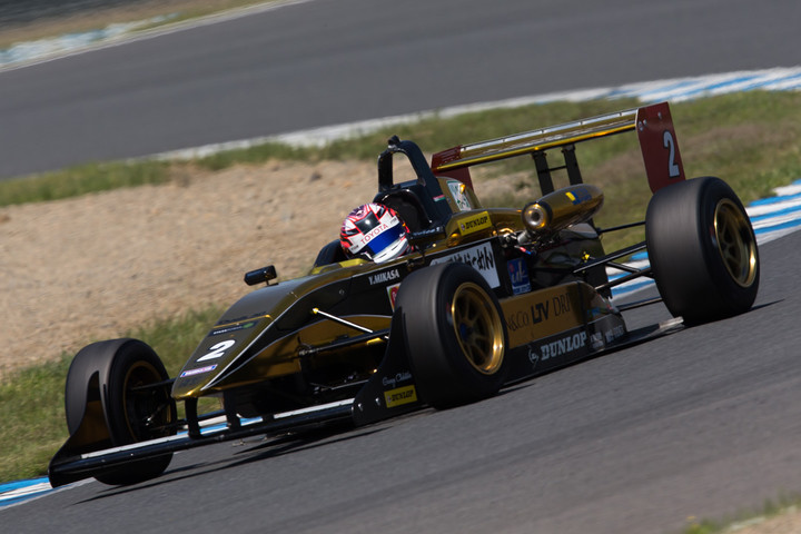 総合のポールポジションは三笠雄一（美人＆LTVRacingDRP）