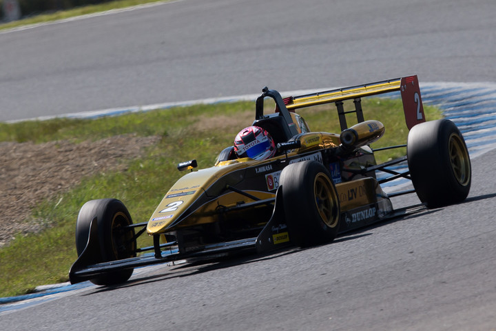 優勝は三笠雄一（美人＆LTVRacingDRP）