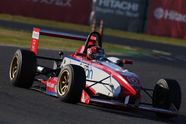 アルミクラスポールポジションは久保宣夫（丸三住宅(株)☆オートセレクトMYST制動屋）