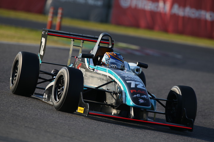 総合2位はカーボンクラスの金井亮忠（チームNATS・正義001）