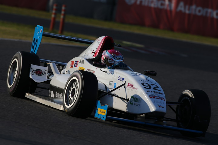 FCクラスポールポジションは坪井翔（美人&TVフィールドFTRS）