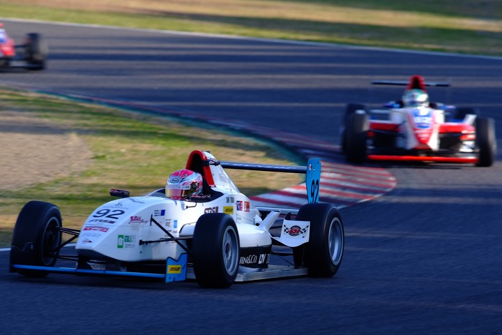 FCクラス優勝は坪井翔（美人&TVフィールドFTRS）