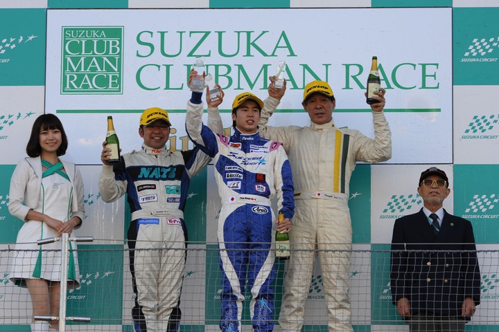 総合の表彰式。優勝・平木湧也、2位金井亮忠、3位植田正幸