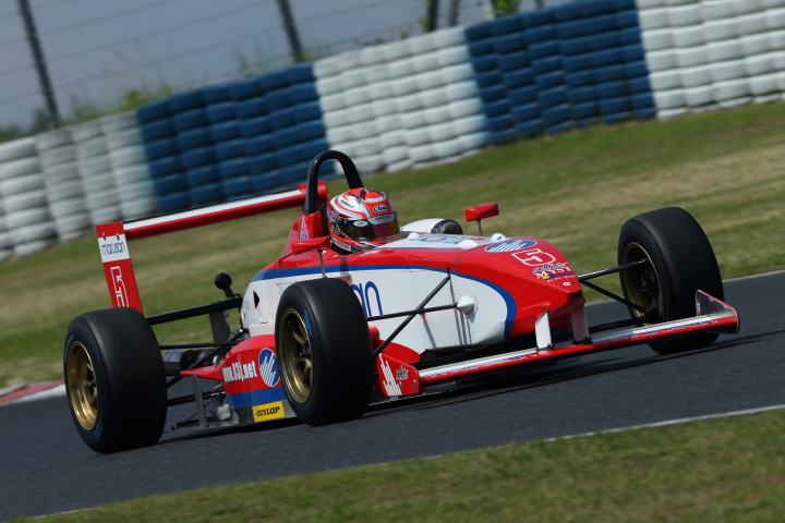 総合のポールポジションは牧野任祐（マルサンミスト制動屋Rn・SPORTS）