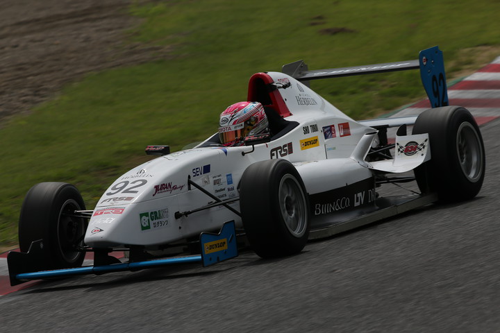 FCクラスポールポジションの坪井翔（美人＆LTVフィールドFTRS）