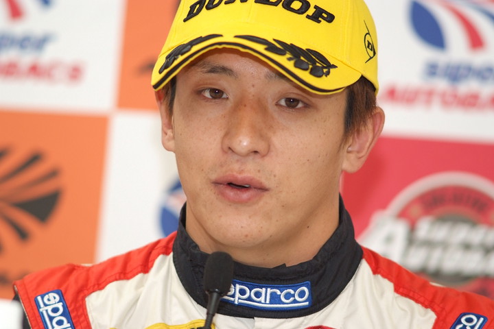 GT300クラスでポールポジションを獲得した平中克幸（GAINER DIXCEL SLS）