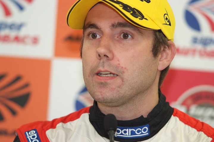 GT300クラスでポールポジションを獲得したビヨン・ビルドハイム（GAINER DIXCEL SLS）