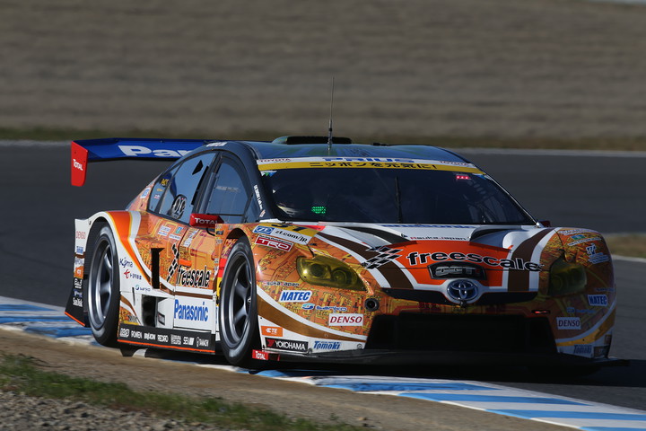 公式練習: GT300クラス2位は新田守男／嵯峨宏紀組（OGT Panasonic PRIUS）