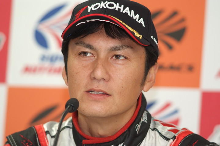 決勝記者会見: GT300クラス優勝＆ドライバーズチャンピオンの谷口信輝（グッドスマイル初音ミクZ4）