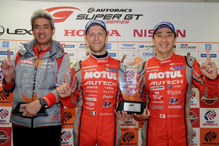 決勝フォトセッション: GT500クラスチームチャンピオンのニスモチーム