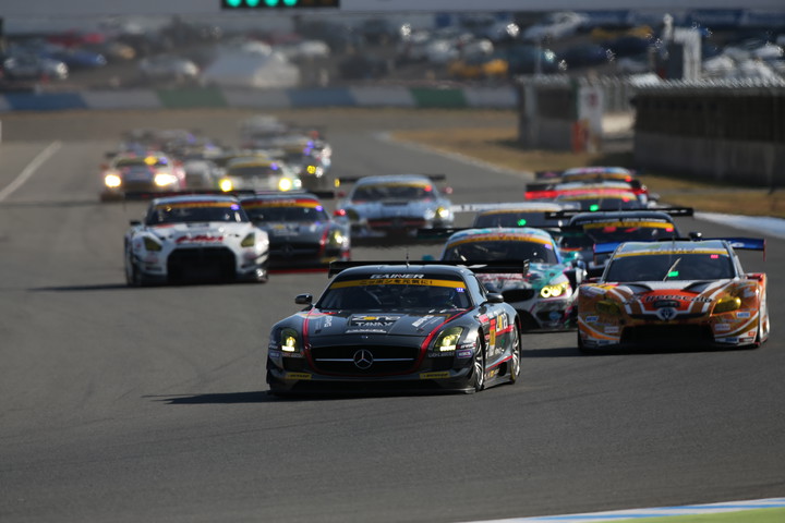 GT300クラスの決勝がスタートした