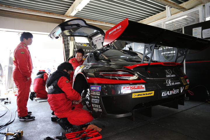 公式テスト岡山: 平中克幸／ビヨン・ビルドハイム組（GT300:GAINER DIXCEL SLS）