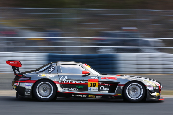 公式テスト岡山: 植田正幸／山内英輝組（GT300:GAINER Rn-SPORTS SLS）