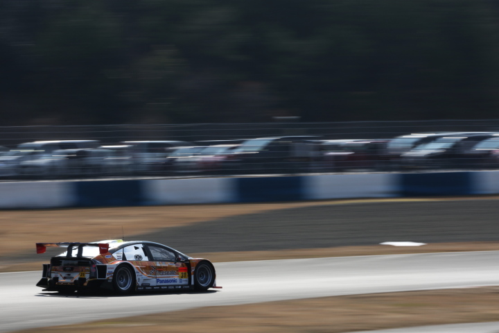公式テスト岡山: 新田守男／嵯峨宏紀組（GT300:OGT Panasonic PRIUS）
