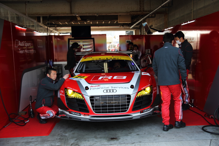 公式テスト岡山: リチャード・ライアン／藤井誠暢組（GT300:Audi R8 LMS ultra）